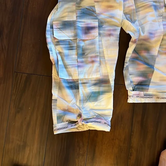 free people movement, hiking pants, size medium NWT, light weight size medium. - Picture 3 of 5